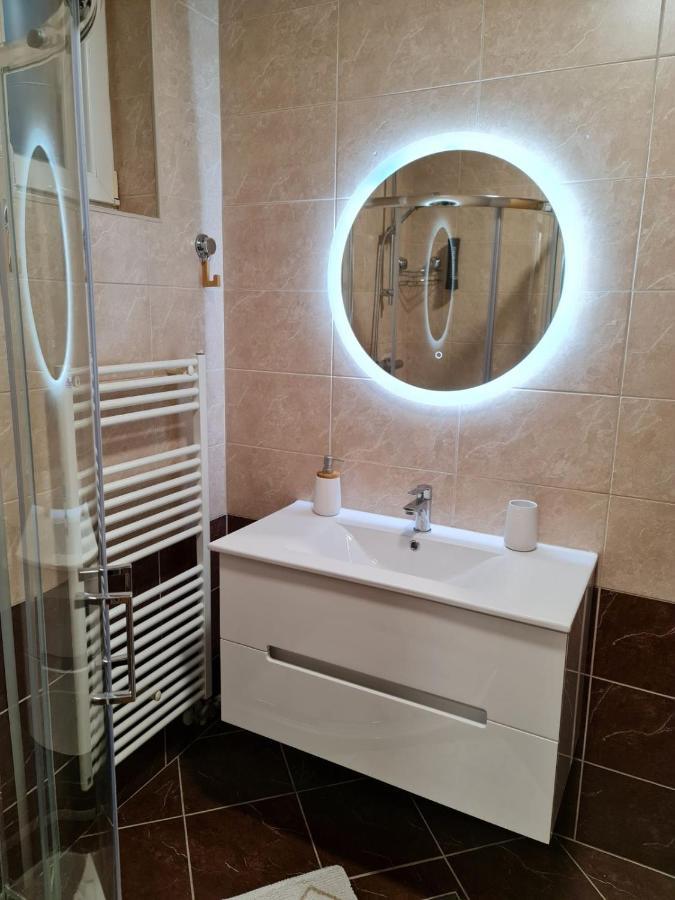 Apartman Vinyl - Self Chek-In Osijek Buitenkant foto