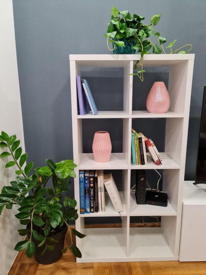 Apartman Vinyl - Self Chek-In Osijek Buitenkant foto