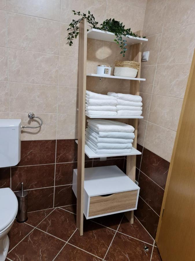 Apartman Vinyl - Self Chek-In Osijek Buitenkant foto