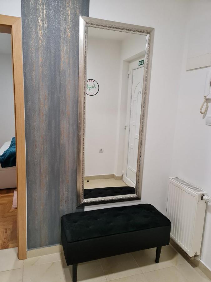Apartman Vinyl - Self Chek-In Osijek Buitenkant foto